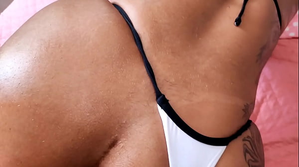 Cô em gái kế nóng bỏng của tôi tiếp tục thử tôi với chiếc quần đùi bó sát của cô ấy và tôi đã rơi vào sự quyến rũ của con điếm và đụ khắp người cô ấy rồi đi vào bên trong mông cô ấy và khiến cô ấy xì hơi, ném sữa của tôi ra khỏi mông cô ấy.