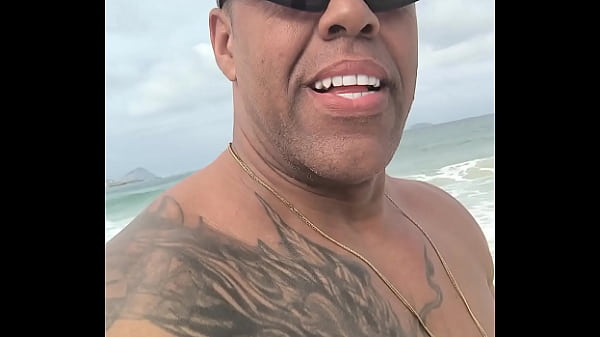 K&auml_nd svart man fr&aring_n Copacabana &aring_ker till Ukraina f&ouml_r att tr&auml_ffa utl&auml_ndska kvinnor