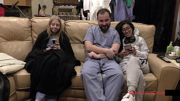 La sexy teenager latina si diverte