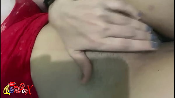 Masturbazione in lingerie rossa &ndash_ La mia colombiana geme e si tocca la figa bagnata &ndash_ ColomPerX