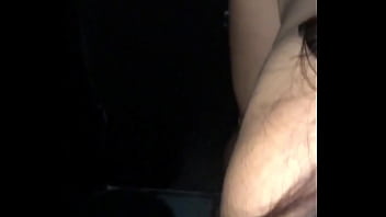 Ich erzählte dem Ehemann, dass ich Überstunden machte, ging aber zum Swing-Haus. Diese sehr versaute verheiratete Frau geht zu Swing nach Hause und verteilt ihre Muschi im Club.