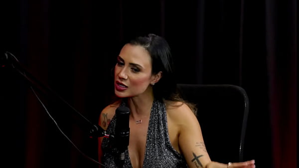 Ela não gosta de pau grande, só fica pelada em casa, tenho brinquedinhos sexuais, e esguicho... - Taluane Boom (ASSISTA ON: SHEER/RED)