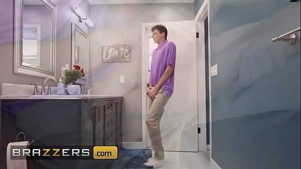 BRAZZERS - 火辣摩洛伊斯兰解放阵线贾斯汀拯救了这一天，并在朱迪的拉链事故后变得顽皮
