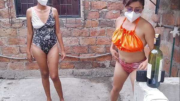 THE WHORES ENJOY THEIR DAY OFF TAKING A SENSUAL BATH IN THEIR COUNTRY HOUSE AND TOUCHING THEIR TITS AND VAGINA