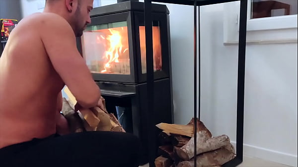 Emmanuelle, bella bionda, si concede un bel tacco