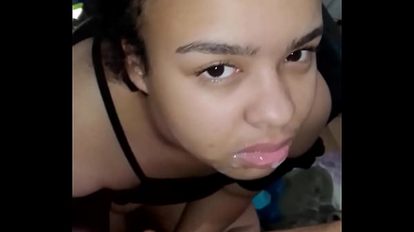 La sexy teenager latina si diverte