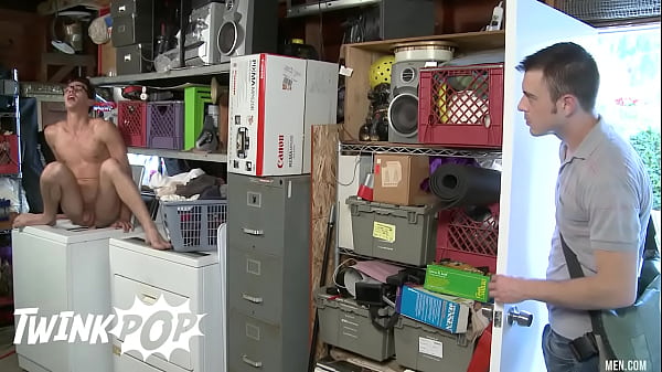 Kris Anderson Brings Seth Roberts In The Living Room From The Laundry Room To Fuck Him Properly - TWINKPOP