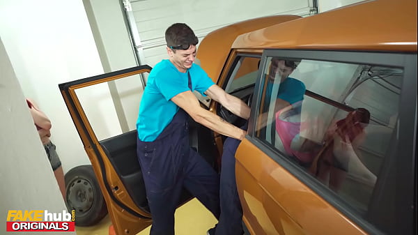 FAKEhub Originals - Garotas ruivas se sujam na garagem com um jovem mecânico