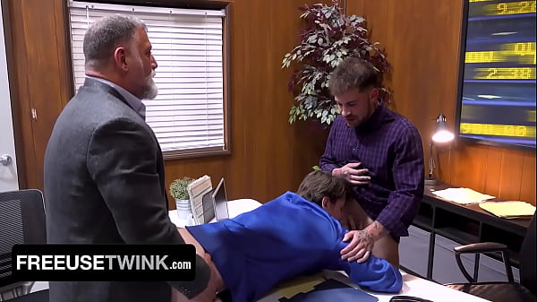 Eine neue Stelle anzutreten ist nie einfach, aber Jack freut sich, von Keith, seinem neuen Kollegen, willkommen geheißen zu werden