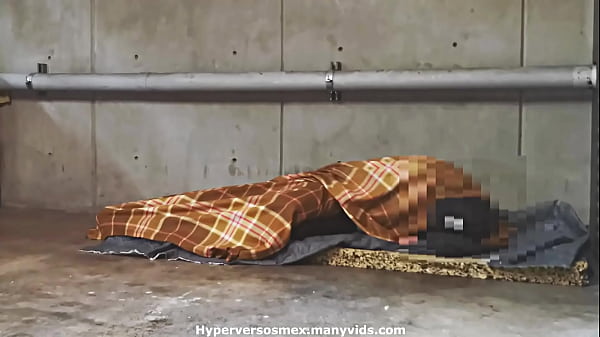 SEXO EN LA VÍA PÚBLICA, sexo con desconocidos, sexo con un vagabundo, ¡me baño la cara en leche!