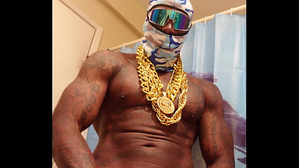 Con gà trống to lớn có lông màu đen tôn thờ Hallelujah Johnson (Linh hồn trần trụi của tảng băng trôi Slim vuốt ve con gà trống của mình) Google Hallelujah Johnson Con gà trống lớn màu đen