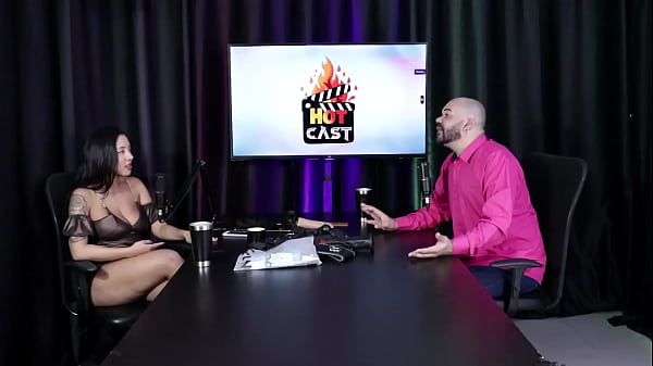 Na Tiv s&atilde_o tr&ecirc_s s&oacute_cios com pensamentos diferentes, e querem fazer conte&uacute_dos s&oacute_ com negras - Paulo Avelar (Tiv Models) (SHEER/RED)