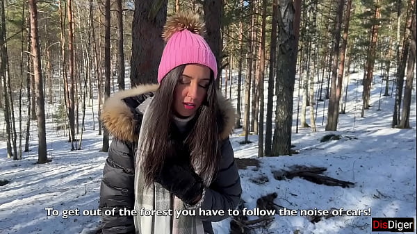 Conocí a una chica perdida en el bosque y la follé con semen en su coño - Creampie