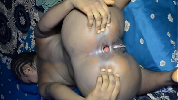 बंद होने के बाद गैपिंग गधा गड़बड़ हो गया