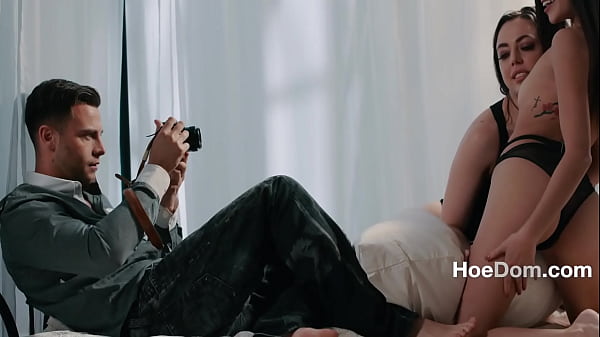 Fotografo sexy scopa le modelle di lingerie | HoeDom