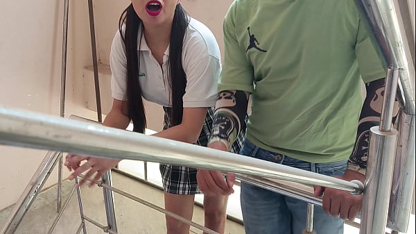 Virales MMS-Video der indischen Desi-Schule. Studentin fickt sehr hartes Teenie-Mädchen zum ersten Mal in der Schule in das Analloch, die enge Muschi und den Schwanz lutscht