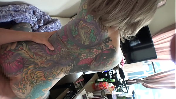 When Rin, who has a full body tattoo and dreams of doing sex work for women, sees her naked body after taking off her clothes, she gets horny and sucks on her nipples and neck, mixes her tongue with him in a rich D-kiss, and lovingly licks his erect dick.