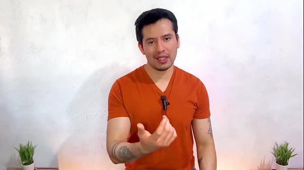 Il capo maturo alto 20 cm si fa fare sesso orale dal muscoloso giardiniere mentre sua moglie non è a casa! storia sessuale