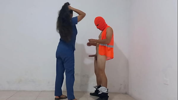 नर्स अश्लील!! हॉस्पिटल में एक बहुत ही हॉट नर्स है. वह पुरुष सफाई कर्मचारी को चोद रही है। असली नर्स विशेष अश्लील