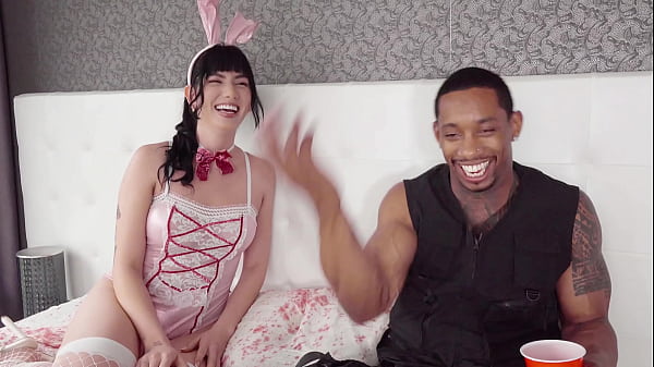 I fuck the Venezuelan chick Yenifer Chacón and she talks to me like a Colombian