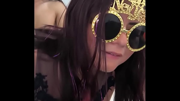 TÔI CHỈ GẶP ANH ẤY VÀ CHÚNG TÔI CÓ TÌNH DỤC!! BÊN ĐÊM NĂM MỚI ĐÃ KẾT THÚC VÀ TÔI ĐANG Ở CÙNG MỘT NGƯỜI BẠN MỚI. SAU KHI NÓI CHUYỆN VÀI PHÚT CHÚNG TÔI ĐÃ CÓ CUỘC TÌNH DỤC RẤT ĐAM MÊ.