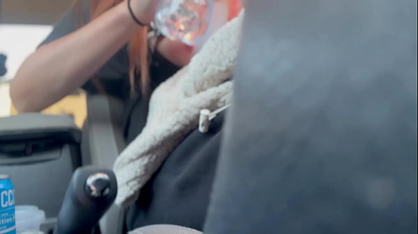 Ý Big Tits Milf Artemisia Love Nhấp nháy bộ ngực bit của cô ấy trong khi lái xe vòng quanh Tôn sùng mái tóc dài