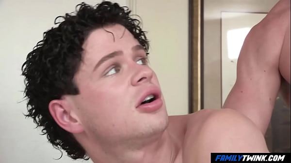FamilyTwink - Giovane ragazzo devoto ammanettato da suo zio