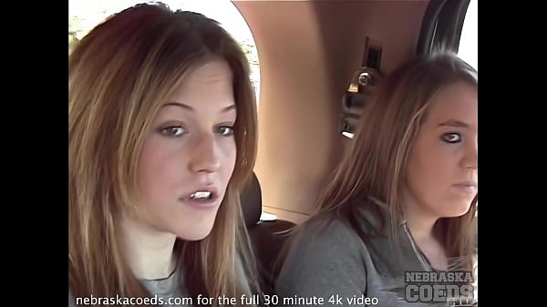 Hübsche Marilyn-Monroe-Doppelgängerin, lässige Nacktheit im Teenageralter