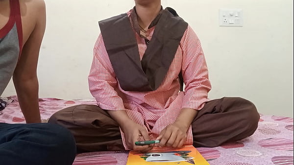 Incredibile adolescente giocosa si diverte