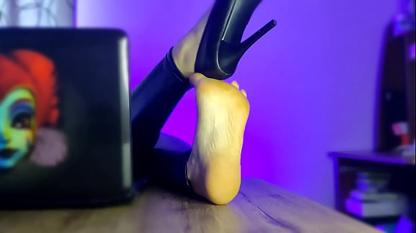 High Heels and Smelly wrinkled Soles POV teasing (pov foot worship, sweaty feet, bare foot milf)