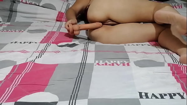 Me pide que la grabe mientras se masturba con su consolador y de verdad que tubo un orgasmo