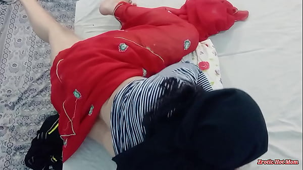 Nhờ camera an ninh, sự thật về chị kế của tôi bị vạch trần và bị bắt quả tang quan hệ tình dục trong trang phục trùm đầu với bạn tôi