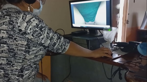 होममेड पोर्न का सर्वोच्च अनैतिक छात्र, XVIDEOS.COM पर वीडियो अपलोड करने के लिए निदेशक कार्यालय का प्रबंधन करता है