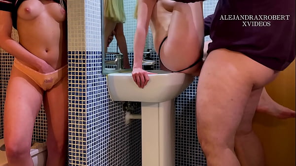 ME DIERON UNA FOLLADA INCREIBLE DELANTE DE MI HERMANASTRA, DOGGYSTYLE, BLOWJOB