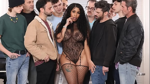 अमीर बड़े स्तन वाली आबनूस पत्नी ने दर्जनों गरीब सफेद दोस्तों को उड़ा दिया