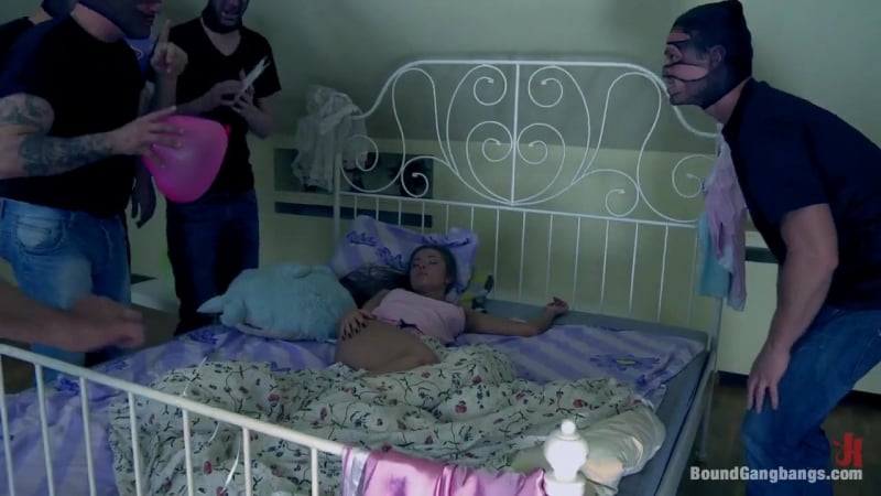 Russin mit 18, gefesselt und in 4 Stück gefickt #kingshock47 Alles Gute zum 18. Geburtstag, Roxy Bell