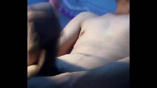 Sinh viên trong nước trò chuyện trong nhà vệ sinh