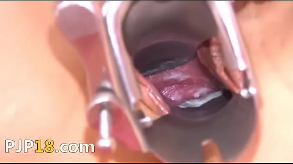 Gyno gioca nella sua fica profonda