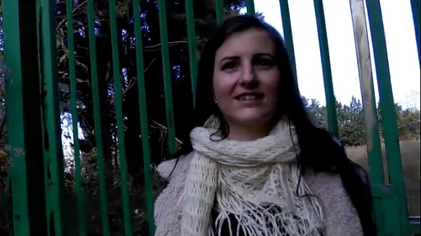 Annaelle è una bella mora che fa esplodere il culo